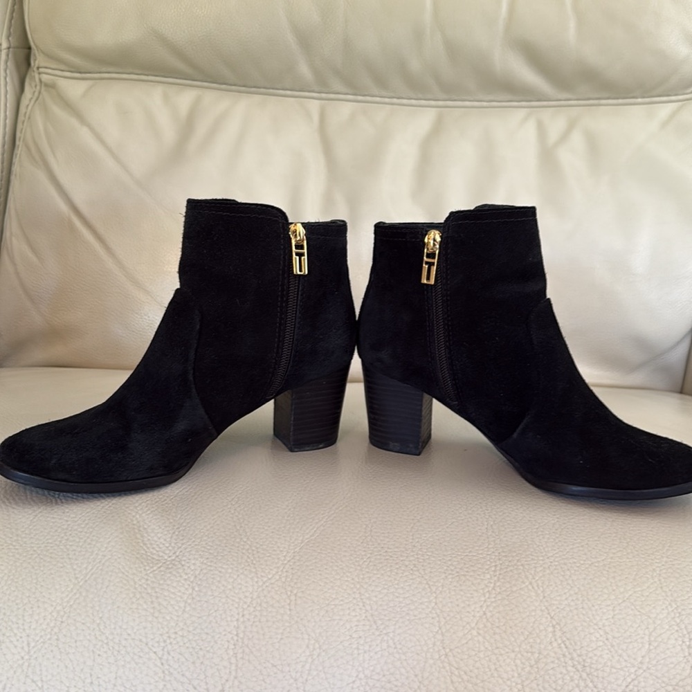Tory Burch (Sabe)Black Ankle Booties With Gold Logo Sz6 View 6